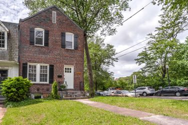 Outside View - Totally Renovated !!!   - Two blocks to campus 2027-2028 Townhome