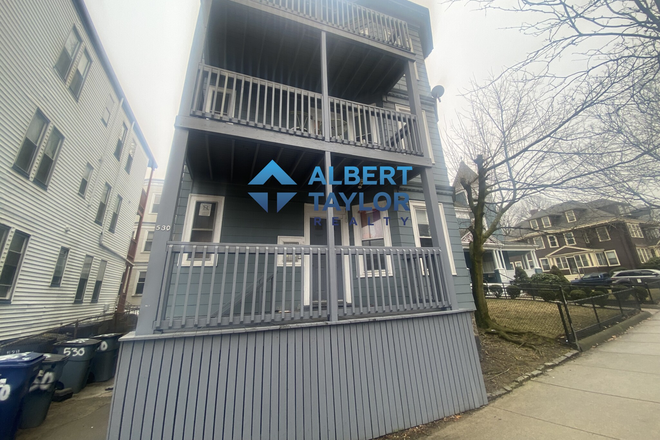 Exterior - Spacious 3 Bed 1 Bath on Cambridge Street !!