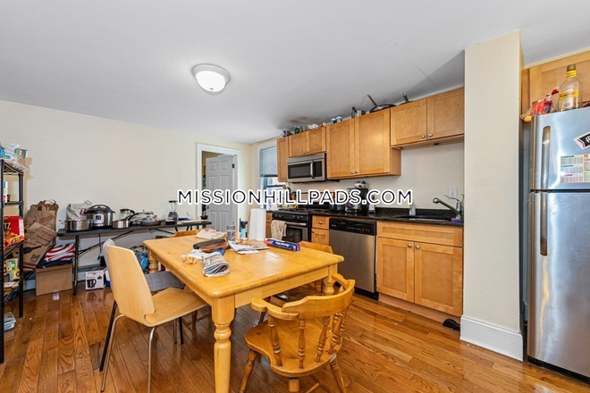 Kitchen - New 2026 Listing! NO BROKER FEE! 5 Bed 2 Bath Apartment on Hillside St. in Mission Hill!