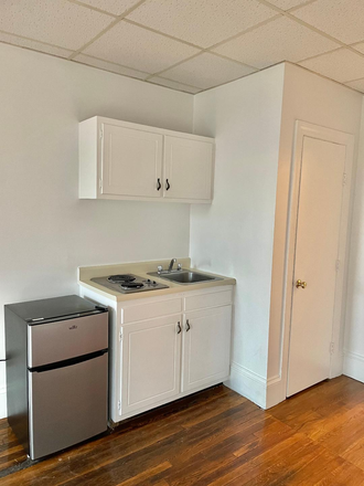 KITCHENETTE - 854 BEACON STREET, BOSTON - RENOVATED STUDIO NEAR KENMORE SQUARE AND BU AVAILABLE SEPTEMBER 1, 2026 Apartments