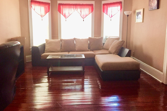 Livingroom - 1 bedroom Apartment # 11, Furnished with Wi-Fi & Heat Included