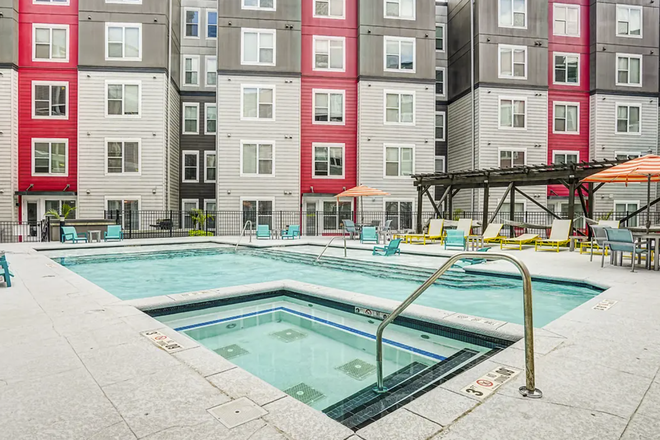 Pool - Yugo Louisville The Nine Apartments