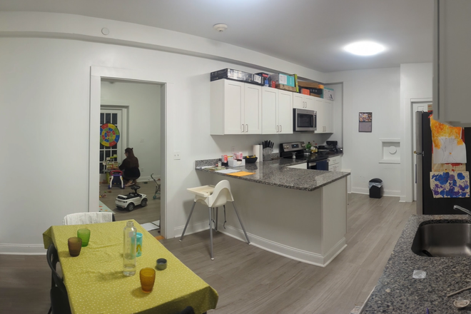 Kitchen with dining area - Spacious 2 BR apartment. Utilities Included. Possibility to rent the entire unit or a single BR.