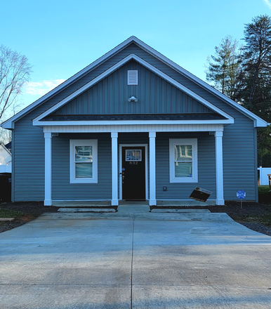 Outside street view - Charlton Farms Luxury Student Homes