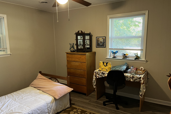 end bedroom - 2 rooms in 3BR/2B house in quiet, safe neighborhood