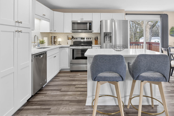 Kitchen - Cozy and Bright Home in Northeast Durham