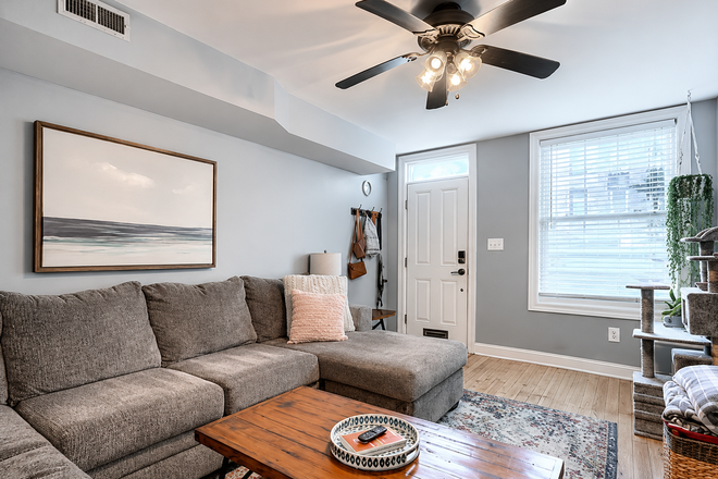 Living room - 2 Bedroom 2 Bath Spacious Suites in Fells Point Townhome