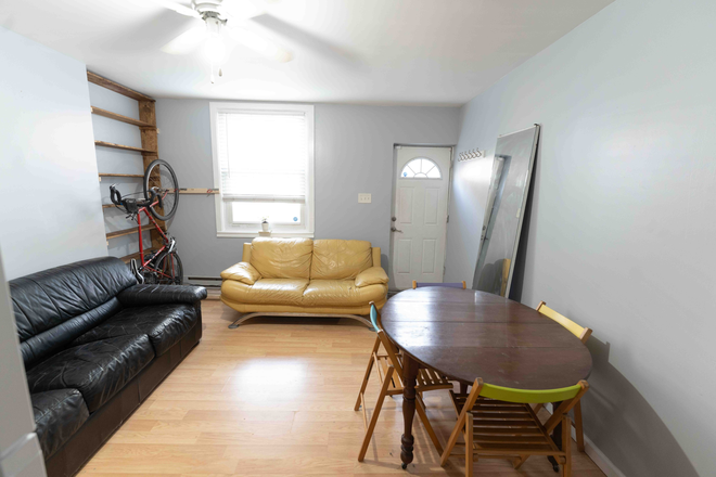 LIVING/DINING ROOM - Clean quiet rooms near TU/BSL, living/dining room, kitchen, front/back porches, laundry, 2 baths House