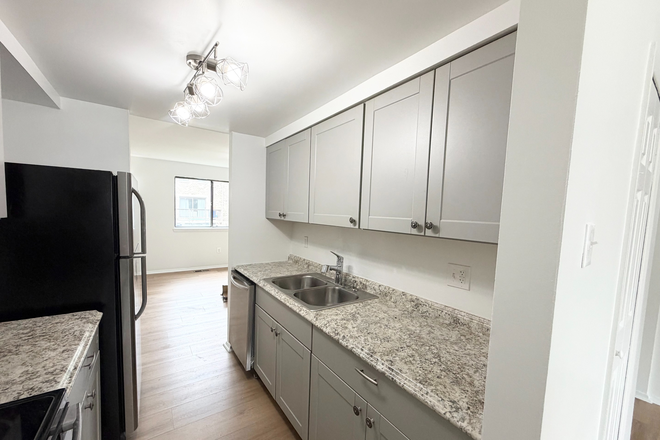 Kitchen - $3000/month 3 Bedroom/3 Bathroom Home with Fenced Backyard