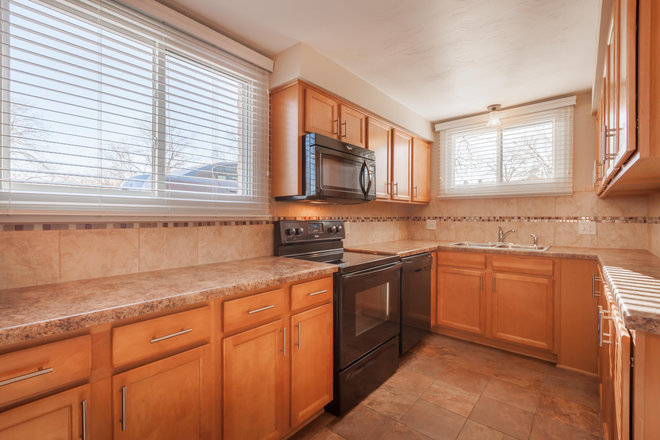 Kitchen - Lots of cabinets - Gifford Court Apartments - Near Creighton, UNMC Nebraska Medicine, Midtown Omaha!