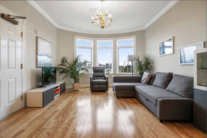 . - STUNNING 3 Bed / 2.5 Bath w/ LAUNDRY IN UNIT! Avail. NOW!! Apartments