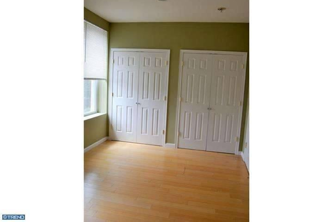 Bedroom - Temple Share - Incl. Utilities $575/$675 unfurnished/furnished Apartments