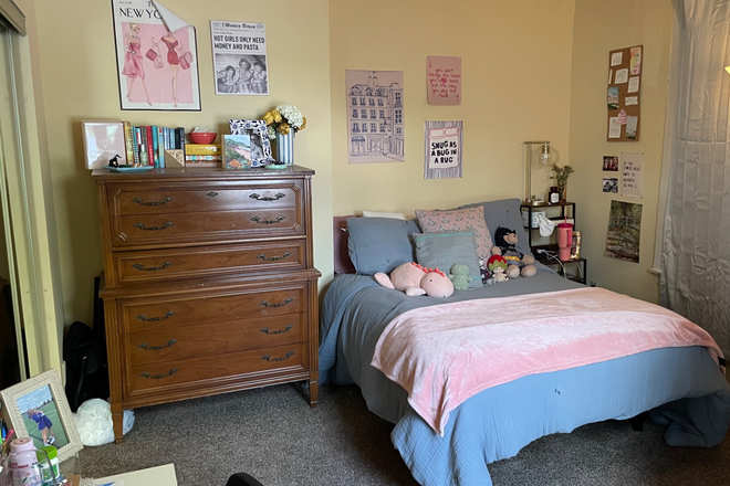 Bedroom 1 - Awesome 2 Bedroom 26/27 school year very close to campus Apartments