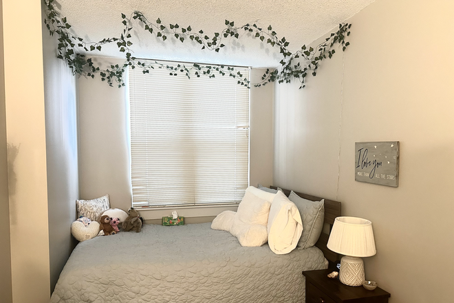 Bedroom - URGENT!!! SPRING 2026 SUBLEASE FOR UNIVERSITY VIEW  Apartments
