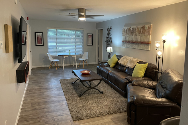 Living Room - University Terrace West Condominiums