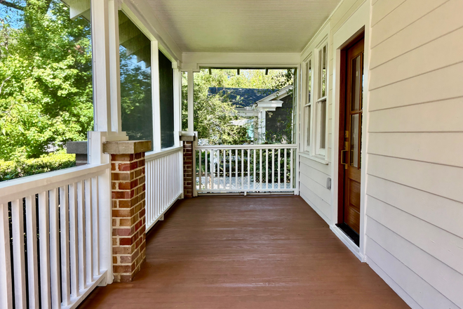 Large screened front porch - Newly Remodeled-Walkable-10 min. to MUSC House