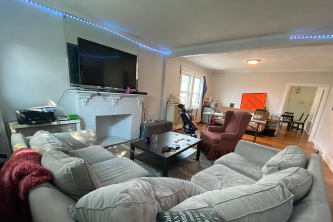 Call NOW for showings! 617-236-8600 - FOSTER ST - 2 LVL TOP FLR 5BR AVAIL *9/1/2027* W/ YRD, EIK, IN UNIT LNDRY, GRG PRKNG, 2 BATH, DW Apartments