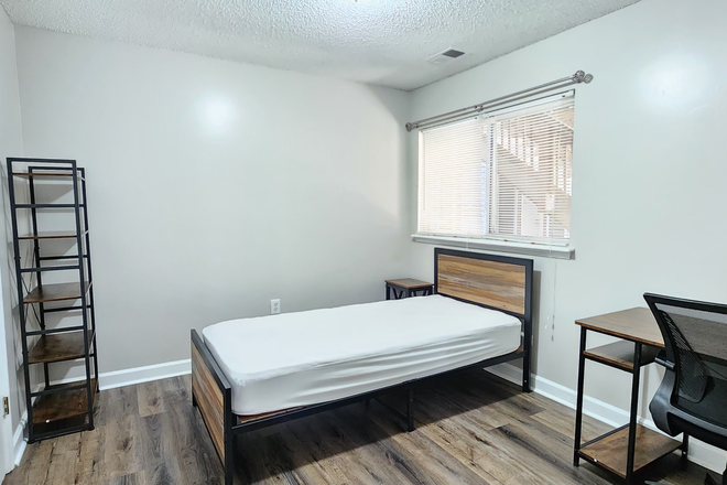 Bedroom A - 1 Furnished Bedroom with Private Bath in Renovated Apartment Chapel Hill