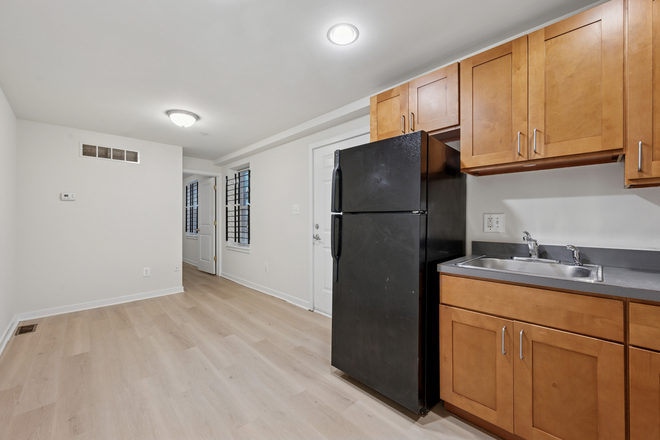 Kitchen - 1740 North Sydenham Street Apartment A