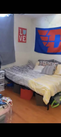 Bedrooom - Apartment in Allston. Looking for one housemate in 3b1b!