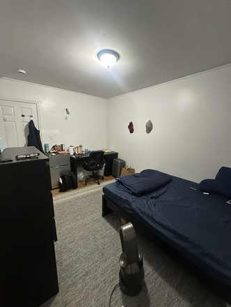 Bedroom - Off-campus house, 5 minute walk from campus!