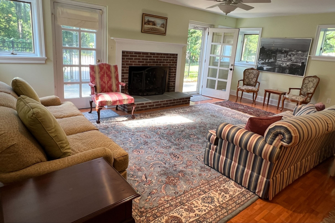 Living room - Furnished 1BR apt for PU affiliate only-Great Rd-Princeton