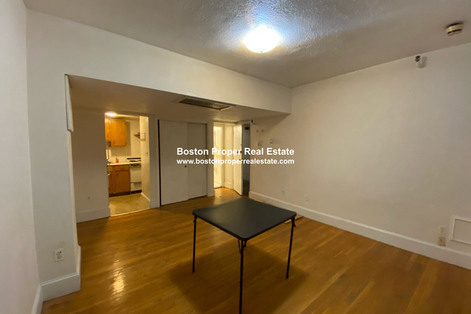 A - Right on Newbury, DOGS OK Apartments
