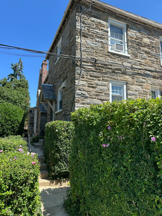 Back of House - Large House close to SJU