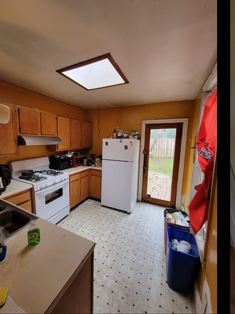 Kitchen - 4 Bedroom Apartment Available in Quiet Spacious House! Female preferred.