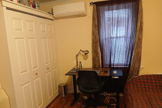  - Cambridgeport Bright quiet house centrally located to MIT and Harvard - Utilities Included