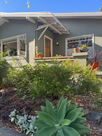 front of house - Charming Rockridge Bungalow close to shops, restaurants, transportation
