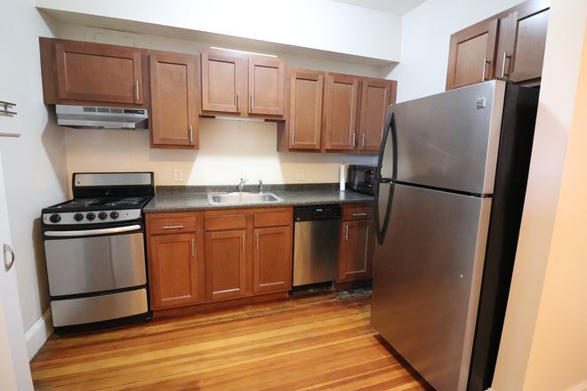 kitchen - Washington Square 1 bed in charming brownstone building Apartments