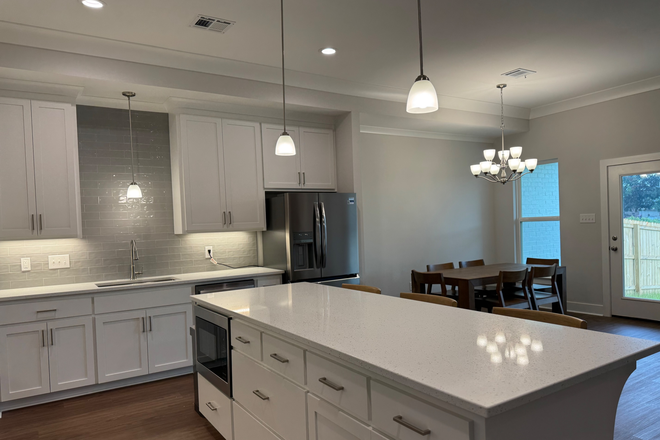 Kitchen - Silverside Cove, new community, 15 minutes from LSU
