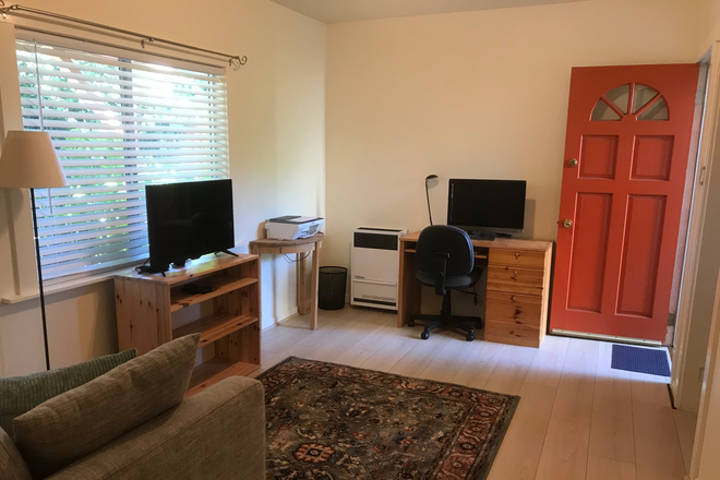 Work/study area, furnishings - Cozy 1BR garden apt, near UCB