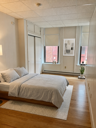 STUDIO - NO BROKER FEE AND JUST PAINTED! BACK BAY UNFURNISHED STUDIO AT 272 NEWBURY ST. AVAILABLE NOW