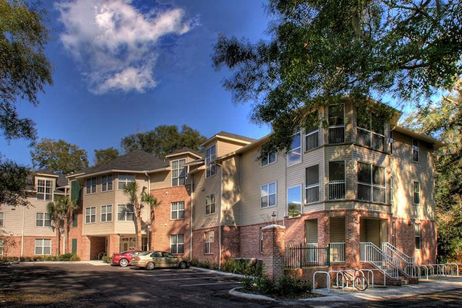 Exterior of the Complex - Windsor Hall Large Double Suite – Spacious Living Next to Sorority Row