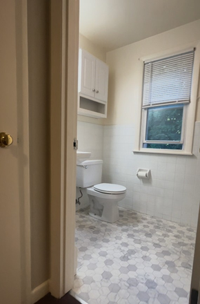 bathrooms - Townhouse 4 bdrm Flex start date 7/1/26-8/1/26 4 Bed, 1.5 Bath, 2 free parking