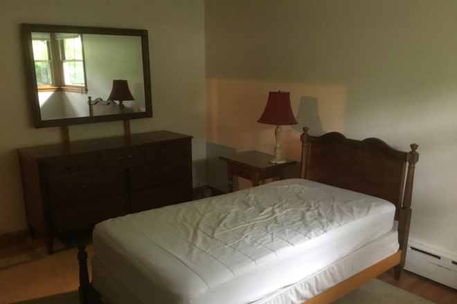Bedroom - Large 1 bedroom in private home with separate entrance