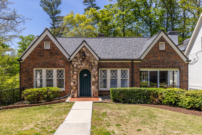 1930 Brick Tudor - 3 Bed/2 Bath 1930's Tudor