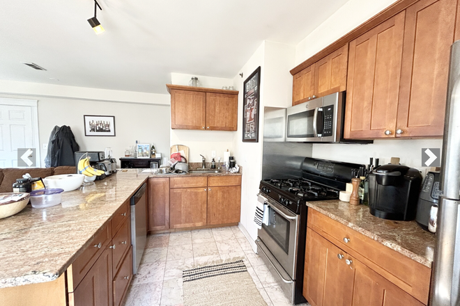 kitchen - Bright and Sunny 2 Bed / 1 Bath w/ LAUNDRY IN UNIT available 9/1/24!! Deck! Apartments