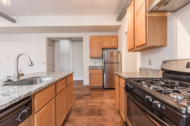 Kitchen - 5- 7 E. University Apartments