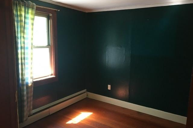 additional study/dining space - 1 Bedroom in 2Bedroom House