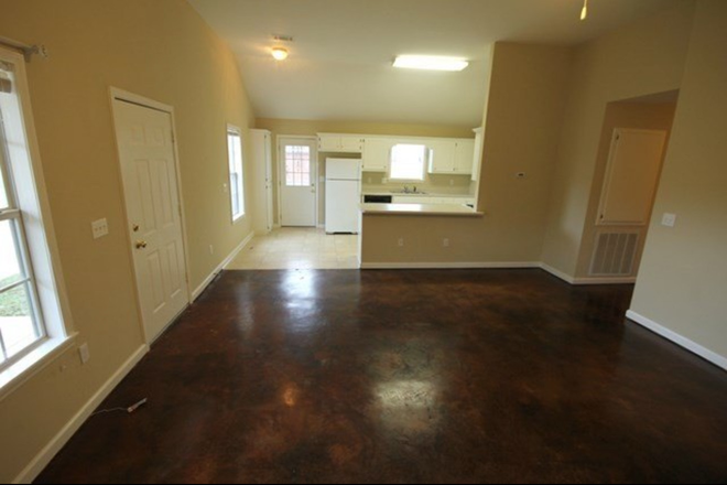 Living room - Nice 3 bd/2 bath single family house for rent