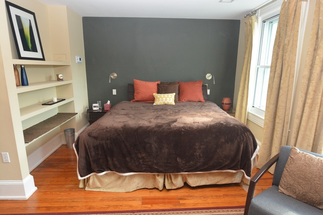 Room C, 3rd FL - DUPONT Large BDRMS, OR WHOLE HOUSE! 3-min walk metro & GU shuttle! Cleaning, util, & wifi incl