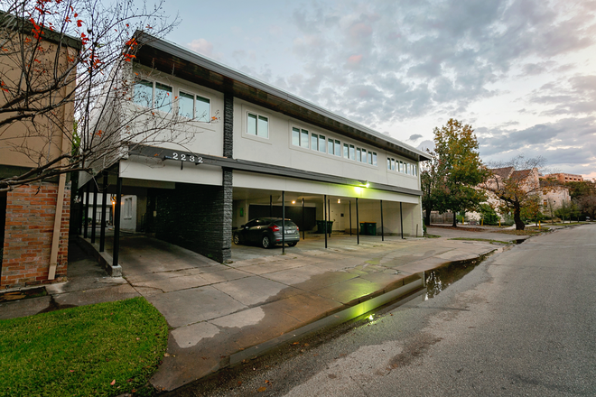 Front Building view - Clean/Quiet Large 2brd 1.5 bath, 1mile to Rice Campus, Quiet Area