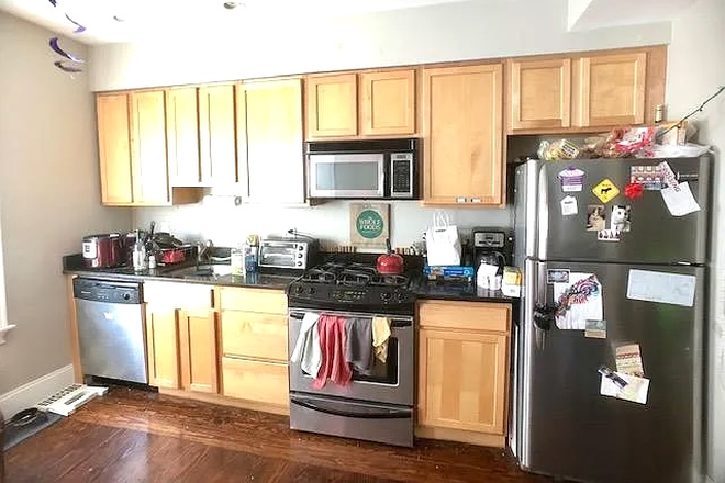 Kitchen - Modern 4 bed on Hillside Street with laundry in unit! Apartments
