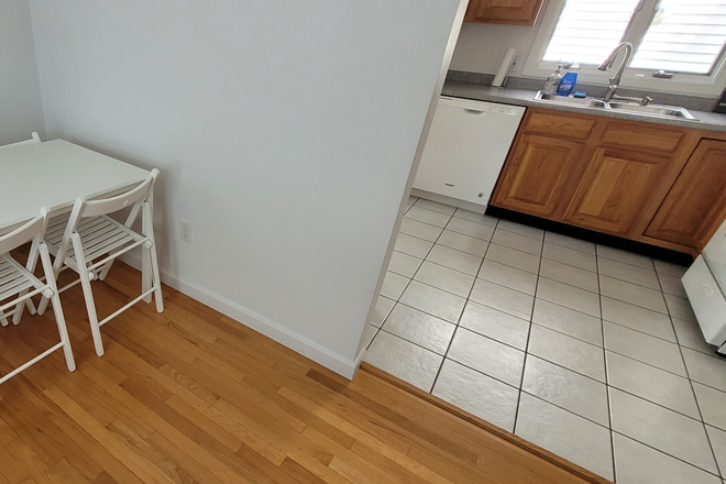 Kitchen - $2,200 AVAIL Jan 1, 2026 FREE WIFI! 10 Mins to URI! Town Beach 5 mins! Walk 2 Narrow River. House