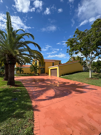 Front of house - Beautifully Furnished Nature lovers Heaven!