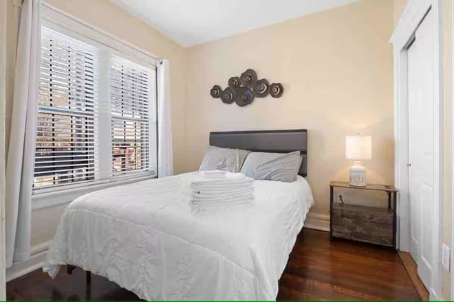 Bedroom 1 - 6136 Delmar Blvd 1-2 bedrooms Apartments in Delmar Loop - Fully Furnished