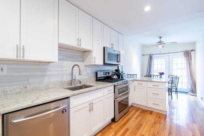 Kitchen - BEAUTIFUL NEWLY RENOVATED 3 BEDROOM TOWNHOME FOR RENT!